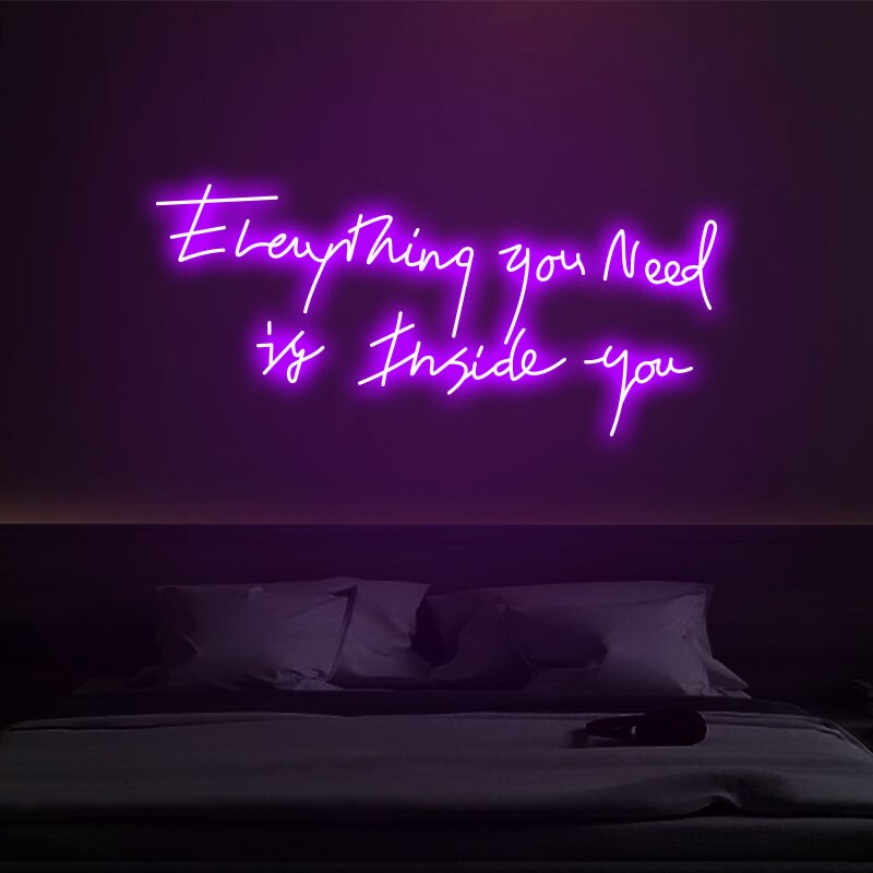 Néon LED mural avec citation "Everything you need is inside you"