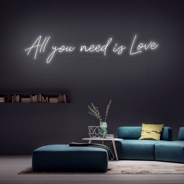 Néon à LED blanc et citation "All you need is love"
