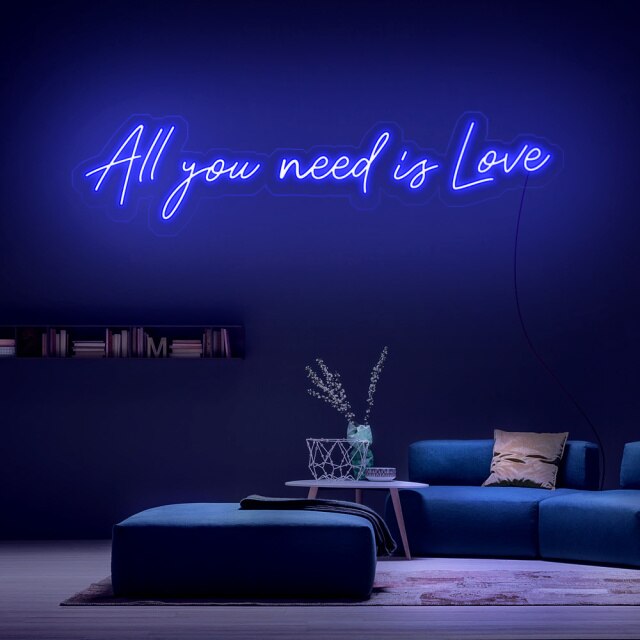 Néon décoratif LED bleu avec citation "All you need is love"