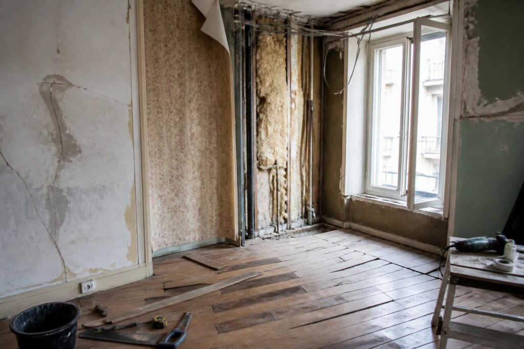 découvrez les erreurs fréquentes à éviter lors de la rénovation d’un appartement ancien pour réussir vos travaux et préserver le charme de votre logement.